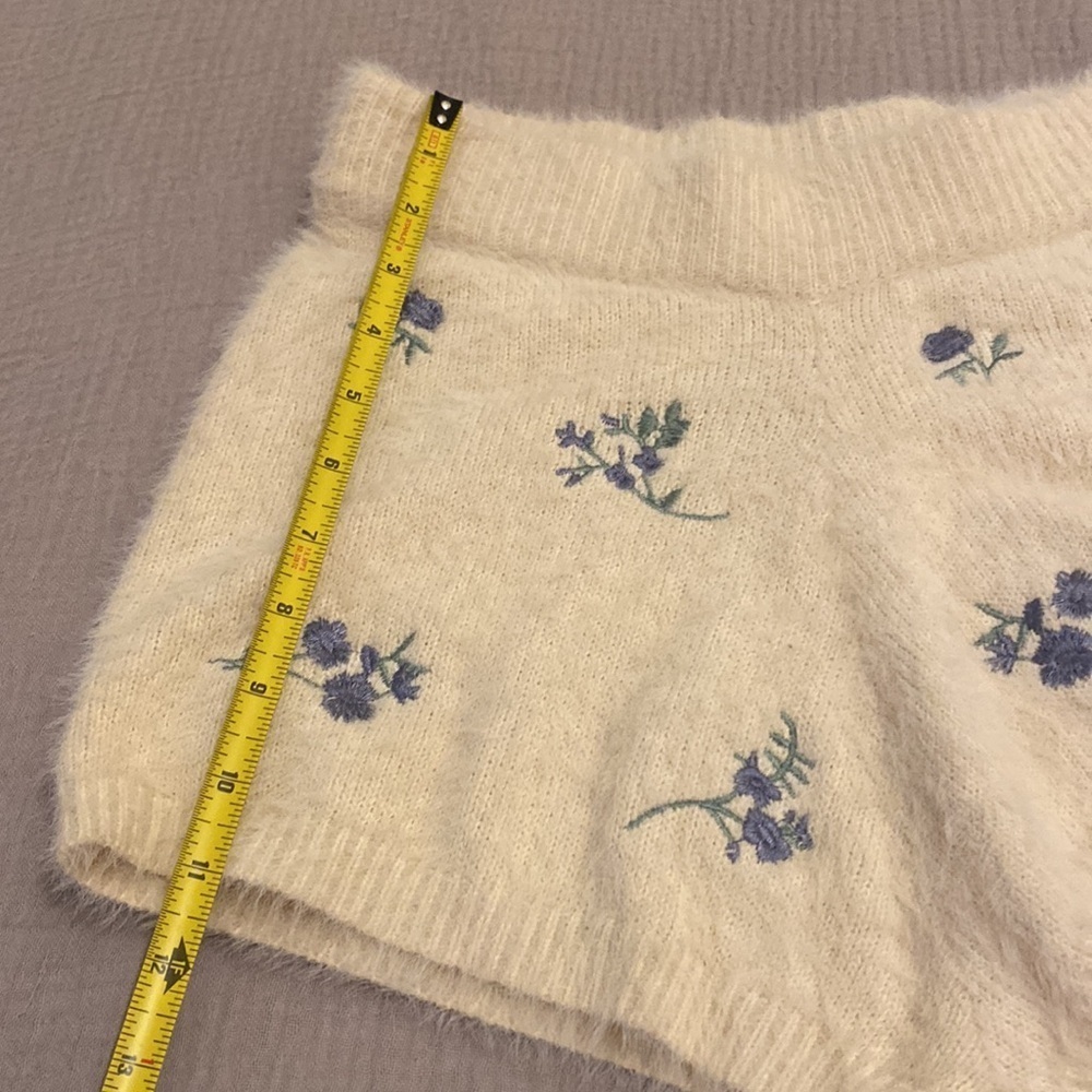 COTTON ON BODT EMBROIDERED SHORTS. Size M . EUC - Picture 6 of 9